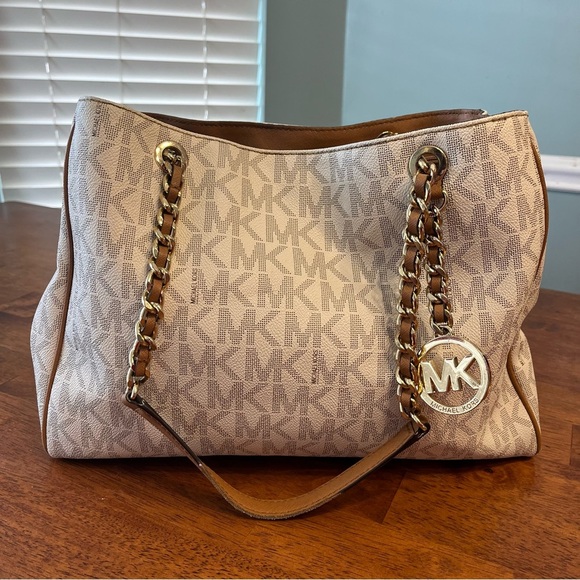 Michael Kors cream monogram leather tote - Picture 1 of 16
